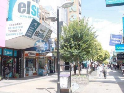 Cambian luces en la peatonal