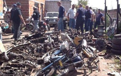 Caso Sosa: hallan autopartes truchas en el taller donde detuvieron al polic�a