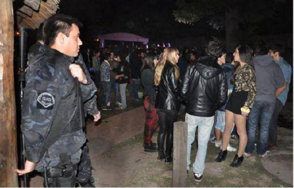 Clausuran fiesta privada con presencia de 2000 menores de edad