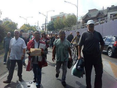 IMPORTANTE MOVILIZACI�N DEL HOSPITAL ONCOL�GICO AL MUNICIPIO POR FALTA DE MEDICAMENTOS