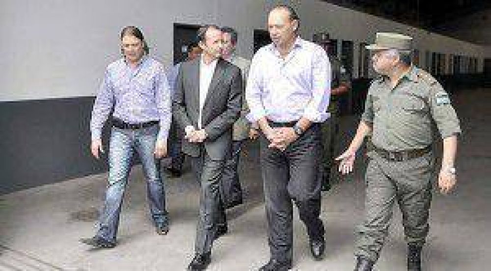 Gendarmer�a patrullar� los barrios con m�viles nuevos