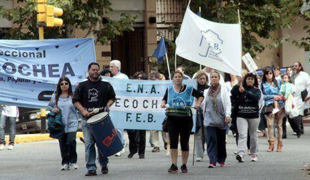 Con una marcha, finaliz� ayer la medida de fuerza de los docentes