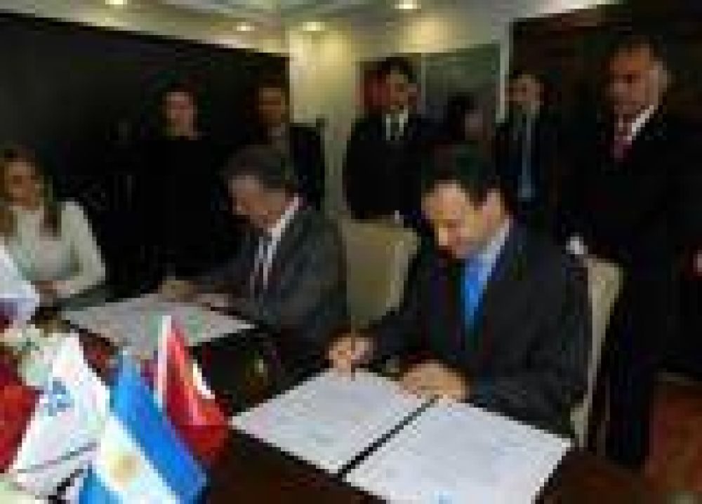 Bruera expuso ante la Confederaci�n de Empresarios de Turqu�a