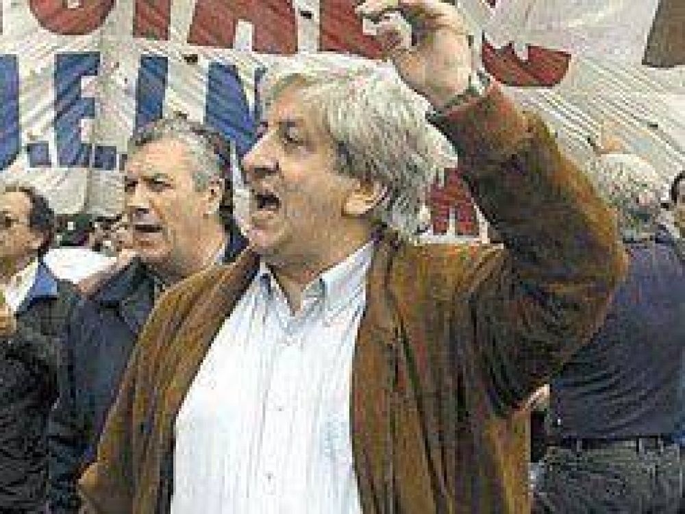Piumato encabeza marcha de judiciales contra Gils Carb� y el impuesto a las ganancias