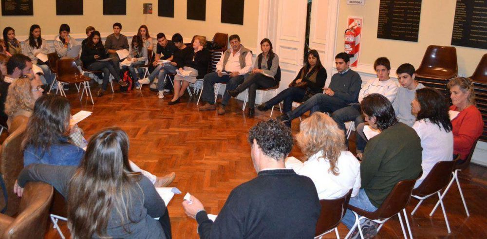 Se realiz� una reuni�n para conformar el Consejo del Joven y el Concejo Deliberante de la Juventud