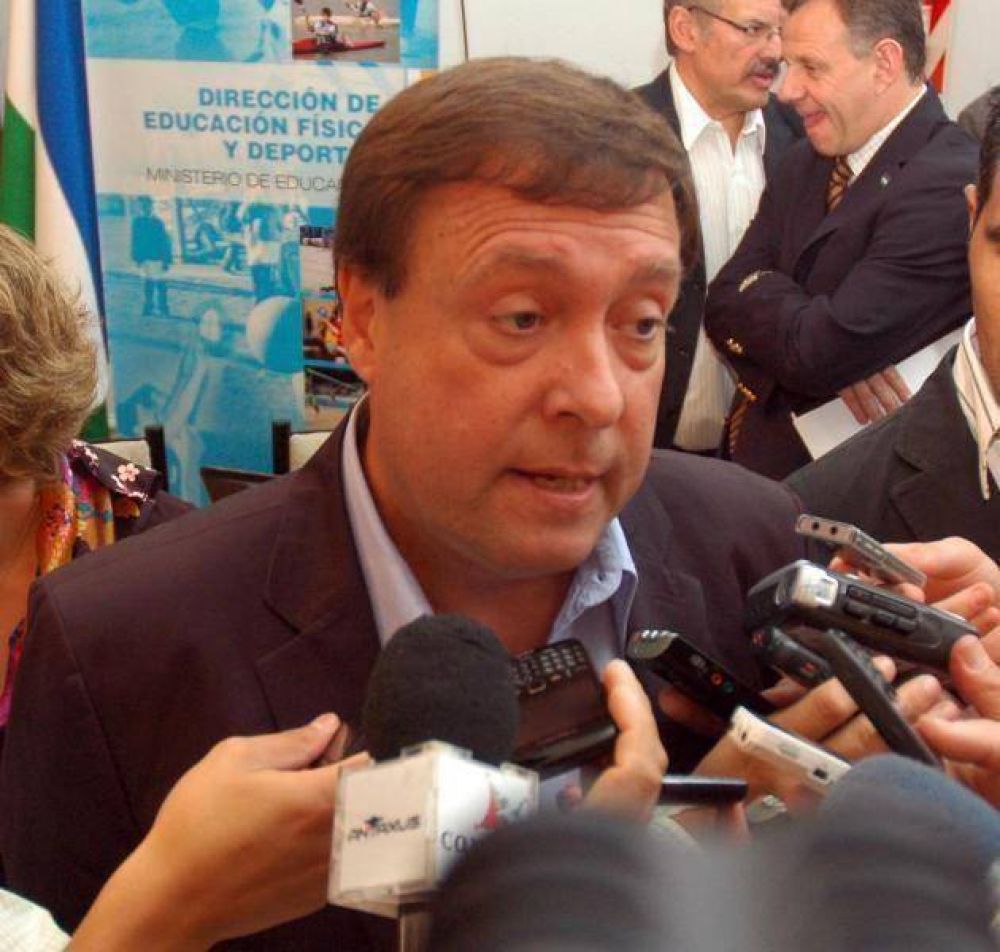 Weretilneck prometi� 3 pistas de atletismo