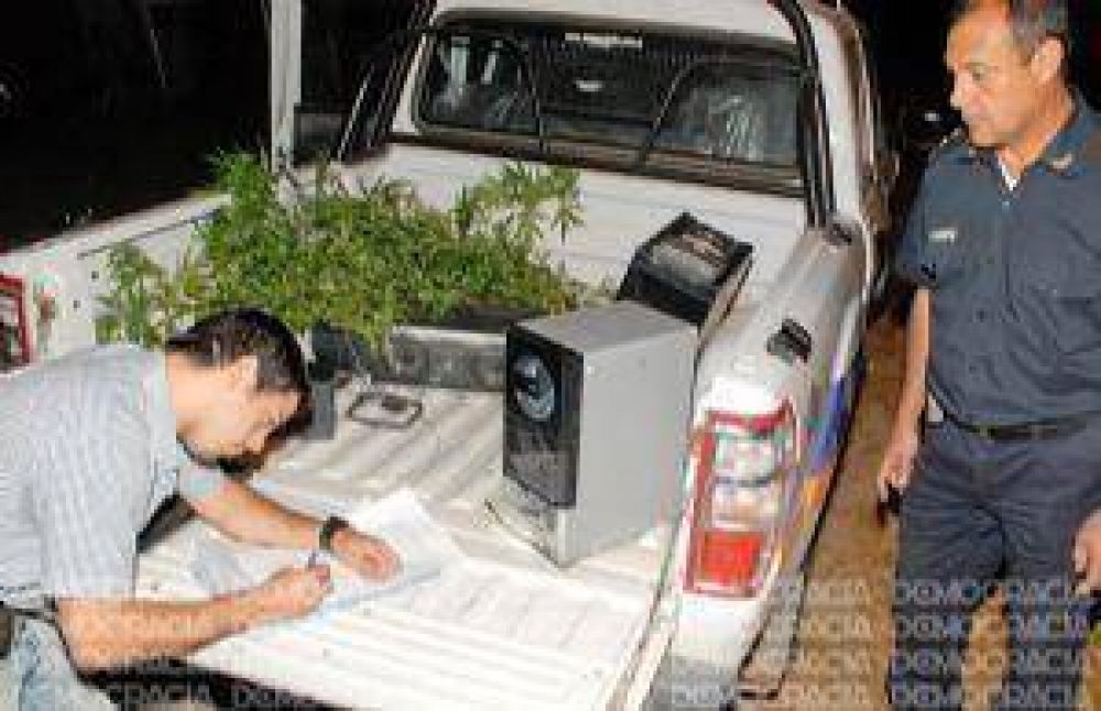 Robaron con total impunidad y los atraparon con lo sustra�do y droga