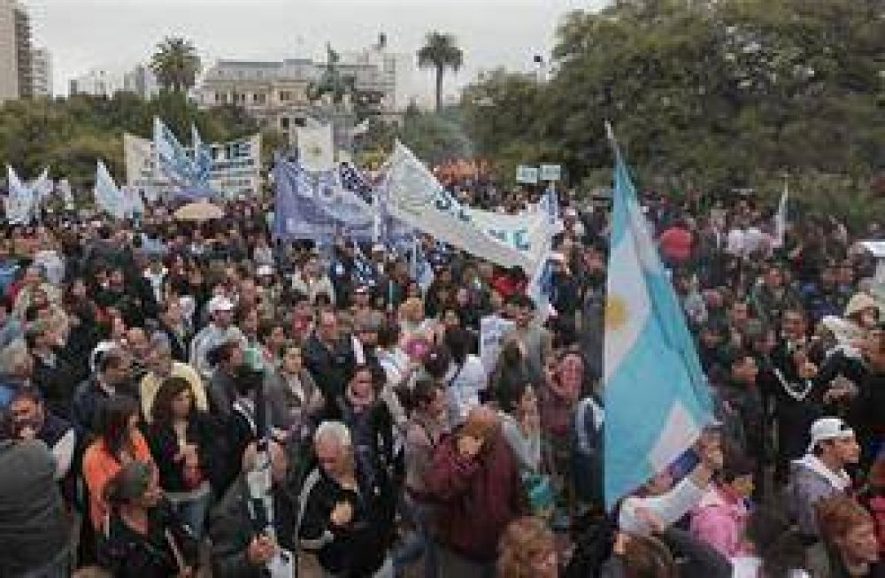 Scioli les pidi� a los intendentes que lo ayuden a resolver el conflicto