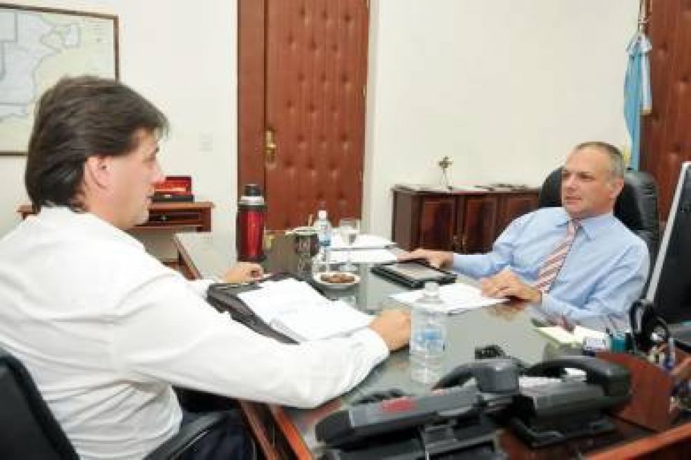 Buzzi recibi� a Juncos para analizar las obras en ejecuci�n en Rada Tilly