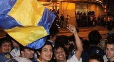 Boca lleg� a Resistencia y fue recibido por unos 600 hinchas