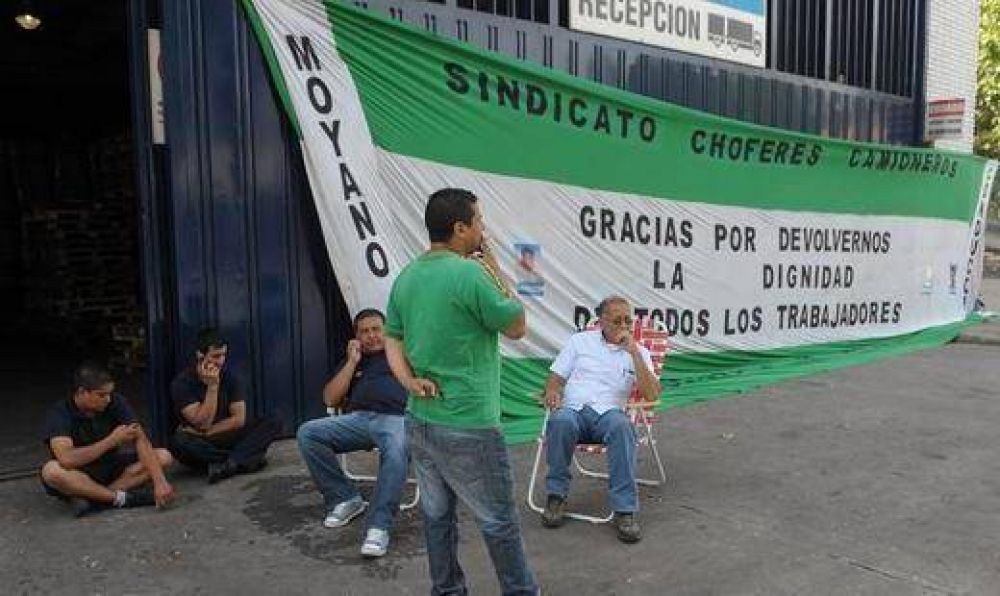 Derrota de Moyano por afiliados mercantiles