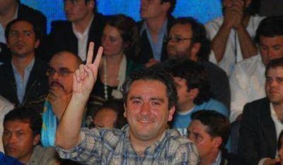 Larroque celebr� la asunci�n de Francisco con vecinos
