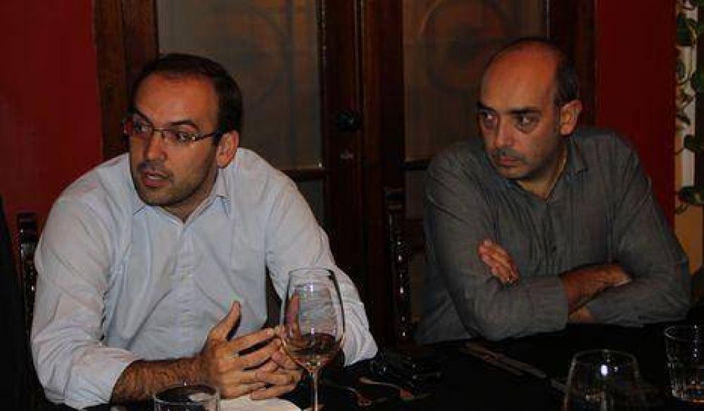 Fern�ndez recibi� a Quintana en la Comuna 12