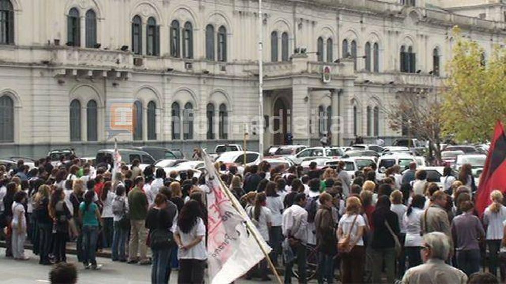 DDHH: Agmer Paran� le se�ala contradicciones al gobierno	 