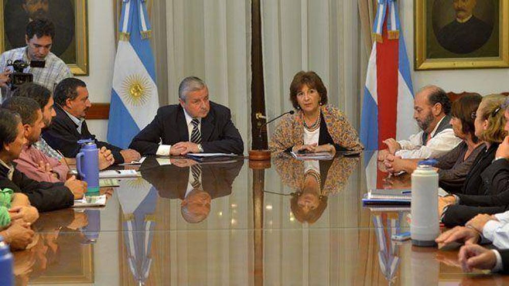 Tras la paritaria salarial: gobierno y gremios docentes vuelven a encontrarse	 