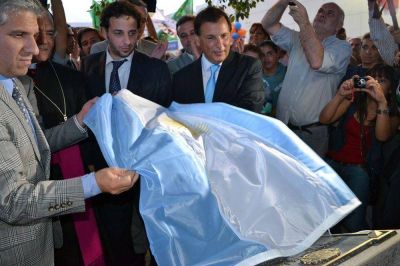 Ponce, Poggi y Lavi� inauguraron el Paseo del Padre