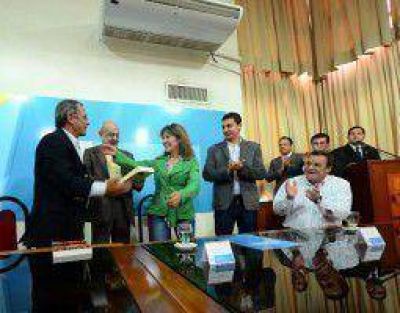 Quiroga puso plata para el monumento a Sapag