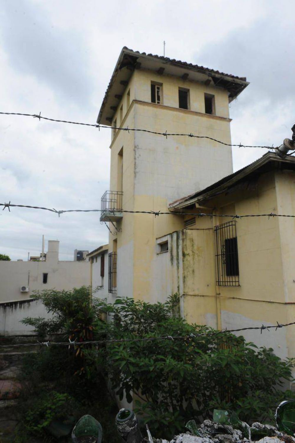 El olvido convirti� el esplendor de un castillo en un oscuro basural