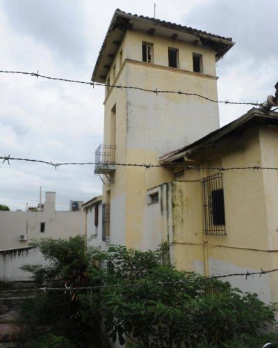 El olvido convirti� el esplendor de un castillo en un oscuro basural