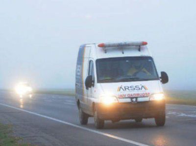 Est� cerrada la autopista a Buenos Aires por el choque entre un micro y un cami�n
