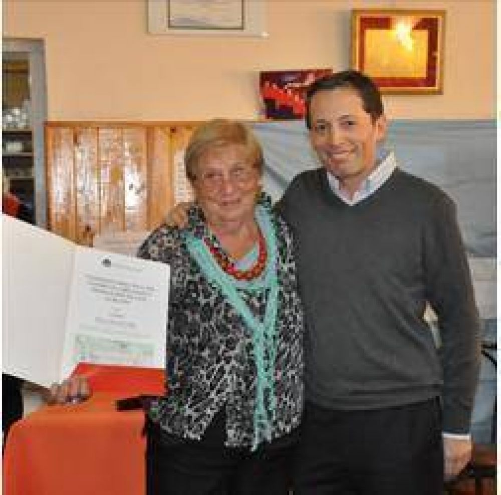 Gray visit� el Centro de Jubilados y Pensionados de Luis Guill�n