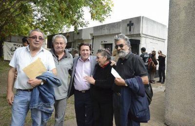 EL INTENDENTE DE LAN�S, DAR�O DIAZ P�REZ, HOMENAJE� A MILITANTES DESAPARECIDOS