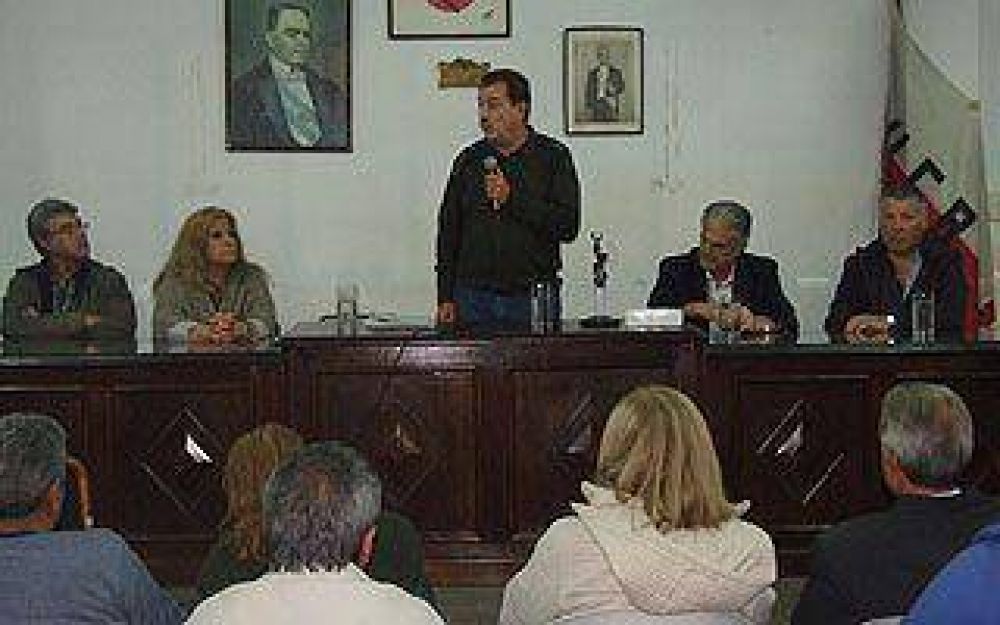 Storani encabez� un acto por los 30 a�os de democracia