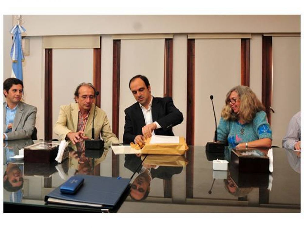 Proyectan invertir 33 millones de pesos en cocheras subterr�neas