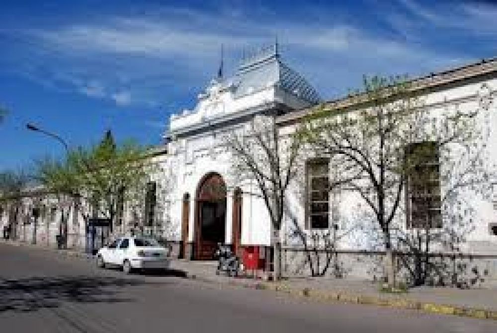 Y el Secretario de Salud... Papel�n acad�mico y administrativo en el Hospital Municipal? 