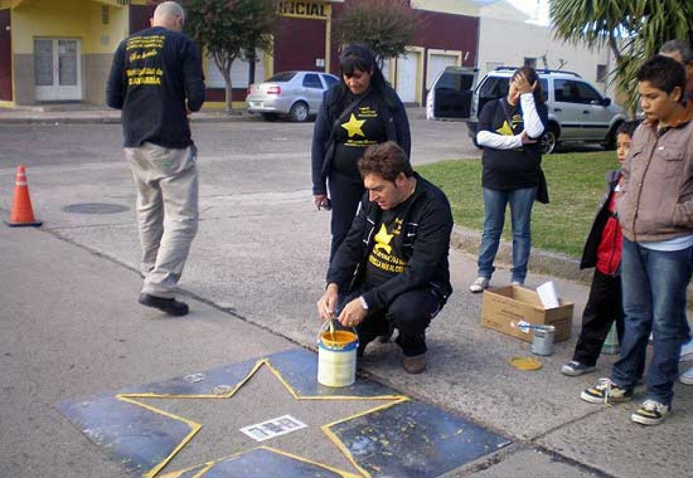 Nuevas estrellas amarillas recuerdan a v�ctimas de accidentes de tr�nsito