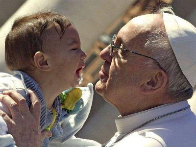 Qui�n es el beb� argentino cuya foto con Francisco recorre el mundo