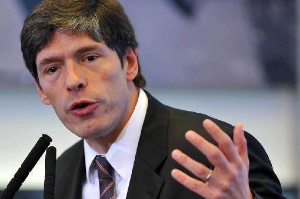 Abal Medina: "El que aument� la tarifa del subte es el mismo que prometi� 10 km por a�o"