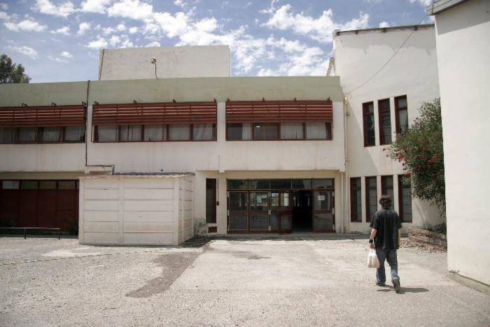 Reclaman medidas de seguridad en un colegio