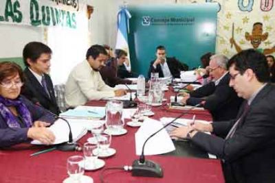 Concejales siguen autorizando giros en descubierto para pagar sueldos