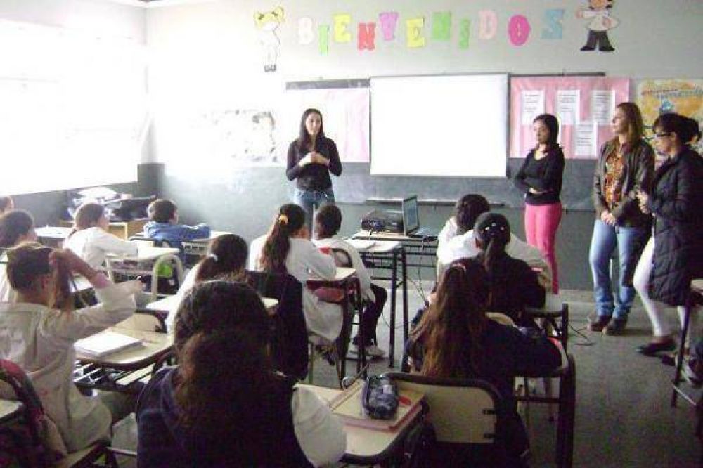 Charla taller sobre dengue en escuelas municipales