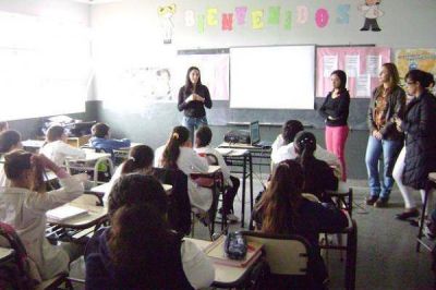 Charla taller sobre dengue en escuelas municipales
