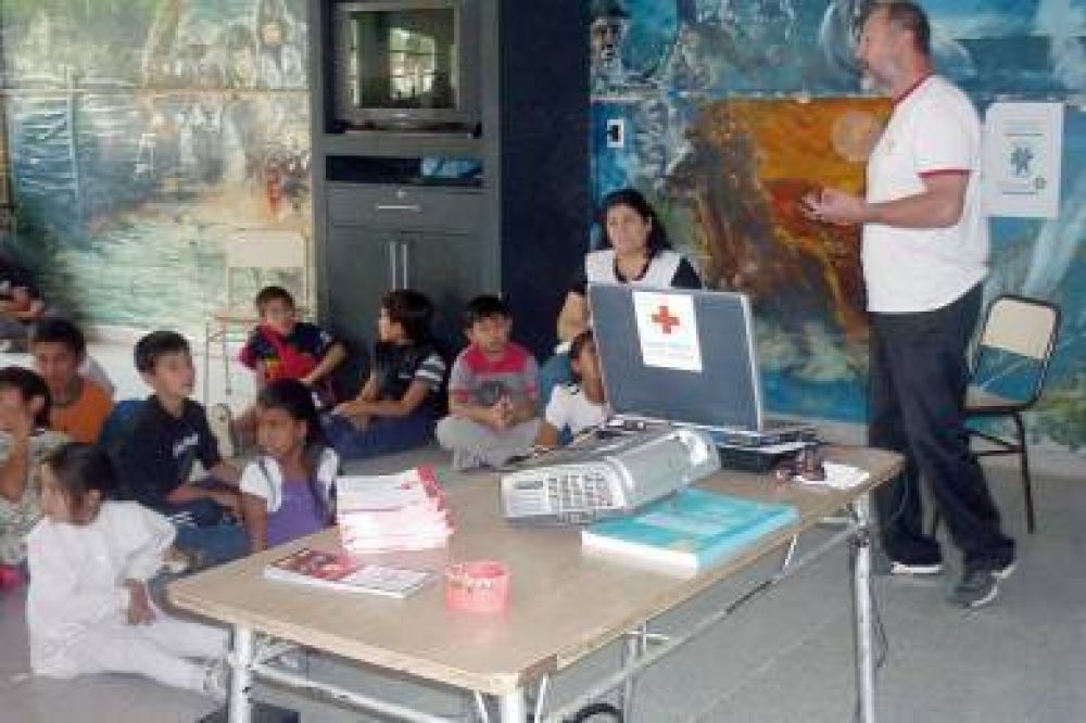Por primera vez la Cruz Roja de Comodoro viaj� para dar charlas