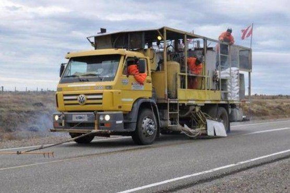 Trabajos de bacheo y se�alamiento horizontal sobre la ruta nacional n� 40