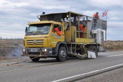 Trabajos de bacheo y se�alamiento horizontal sobre la ruta nacional n� 40