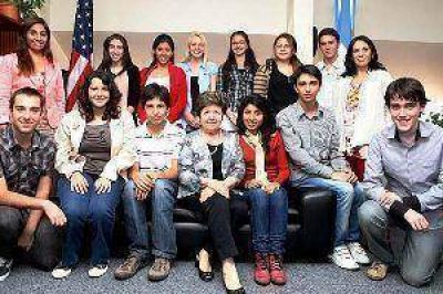 Estudiante santiague�a ser� "Joven Embajadora" en Estados Unidos