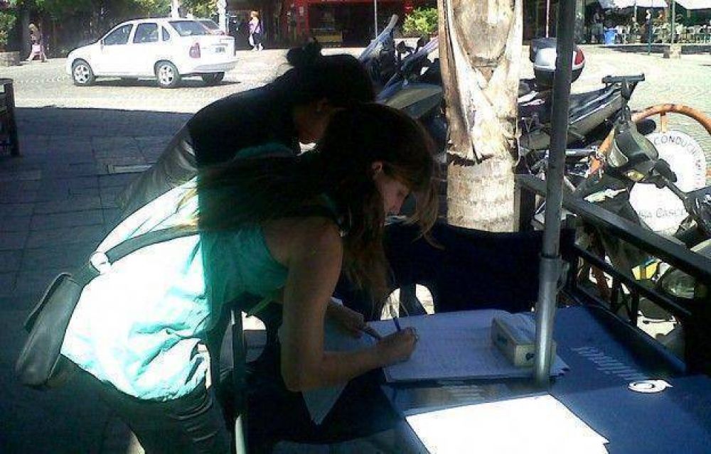 Los abogados re�nen firmas para el edificio de Tribunales