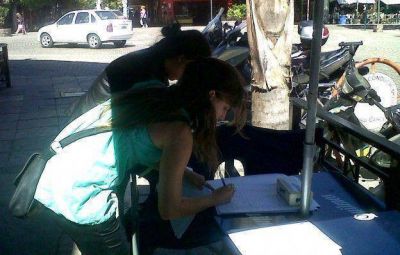 Los abogados re�nen firmas para el edificio de Tribunales
