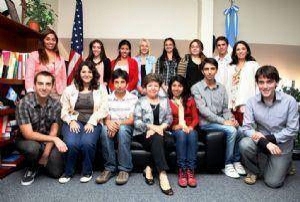 Dos estudiantes sanjuaninos ser�n �J�venes Embajadores� en Estados Unidos