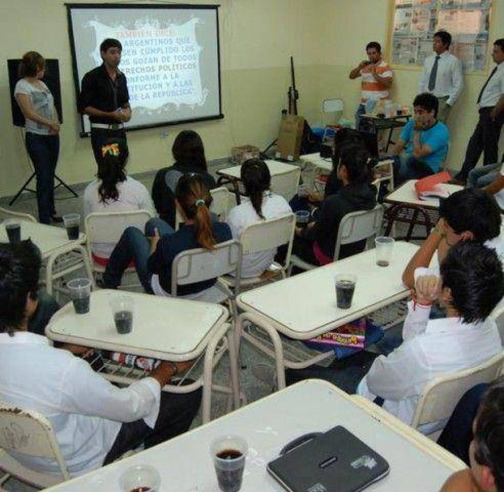 Buscan asegurar la participaci�n de adolescentes en las legislativas