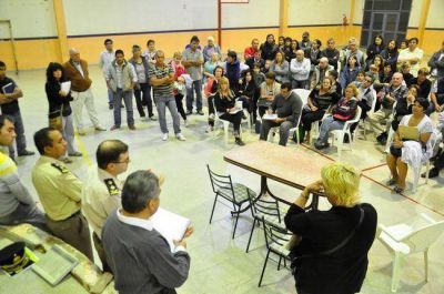 Reclamo de seguridad: un centenar de personas se reuni� en el Plan 5.000
