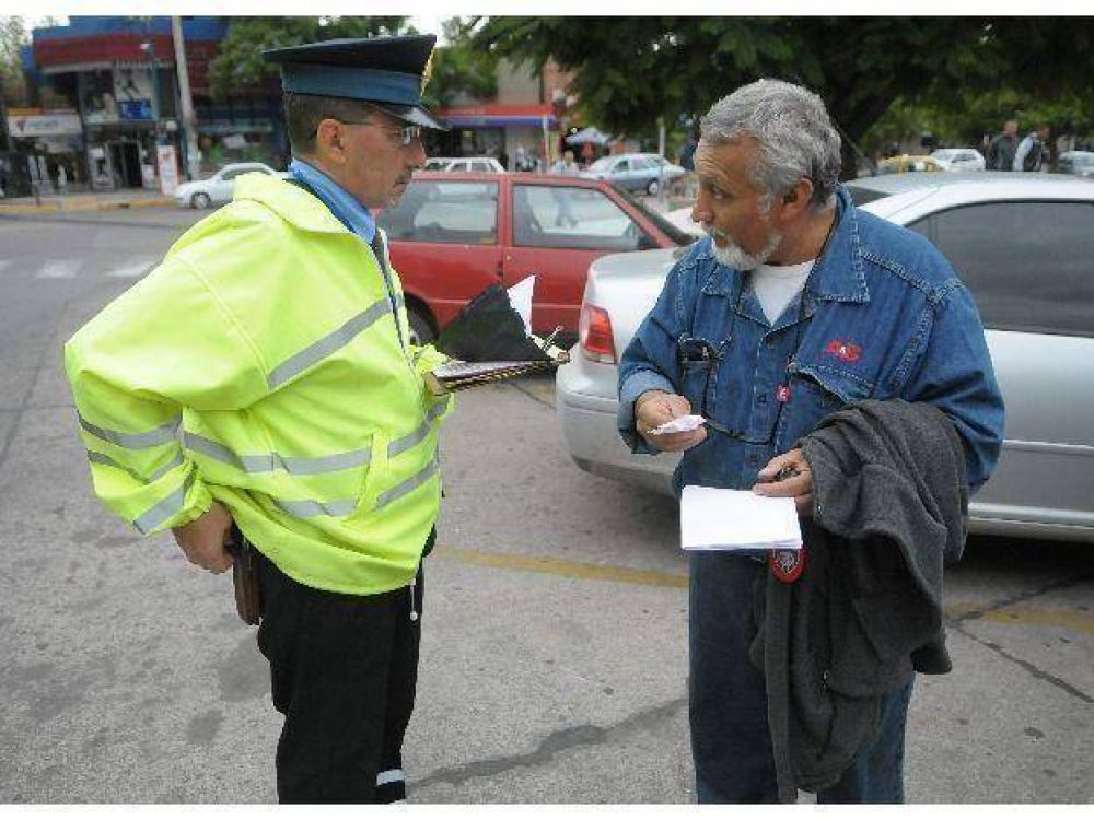 Crece el malestar en Godoy Cruz por el estacionamiento medido