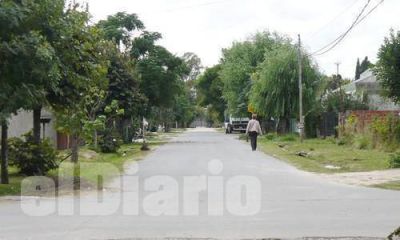 Juntan firmas para asfaltar la �nica calle de tierra en el barrio