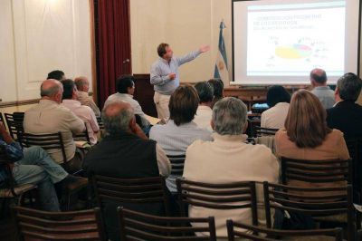 San Miguel present� el nuevo Programa de separaci�n de residuos a todos los directivos de los colegios locales