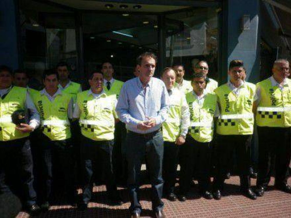 Katopodis present� el Cuerpo de Polic�a de Calle que custodia los centros comerciales