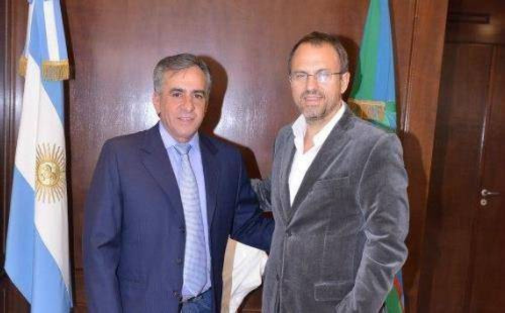 Diego Valenzuela present� su nuevo libro en Malvinas Argentinas
